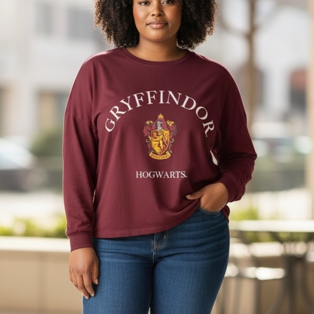022 HARRY POTTER (XL) Gryffindor Hogwarts Maroon Top Long Sleeve Knit Soft Cozy